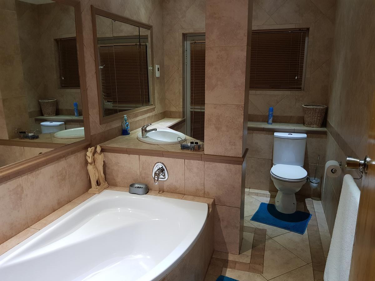 Bubez Guesthouse Барбертън Екстериор снимка