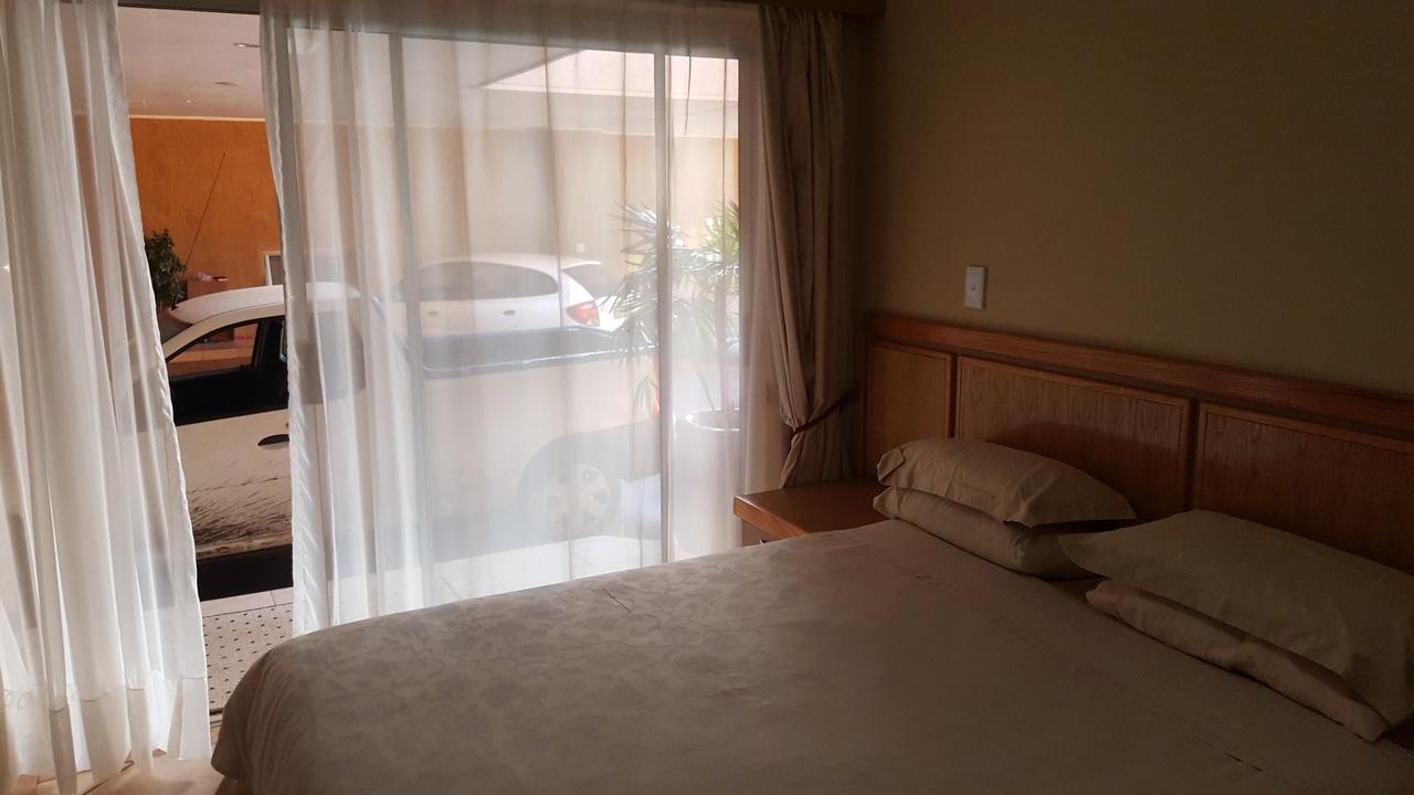 Bubez Guesthouse Барбертън Екстериор снимка