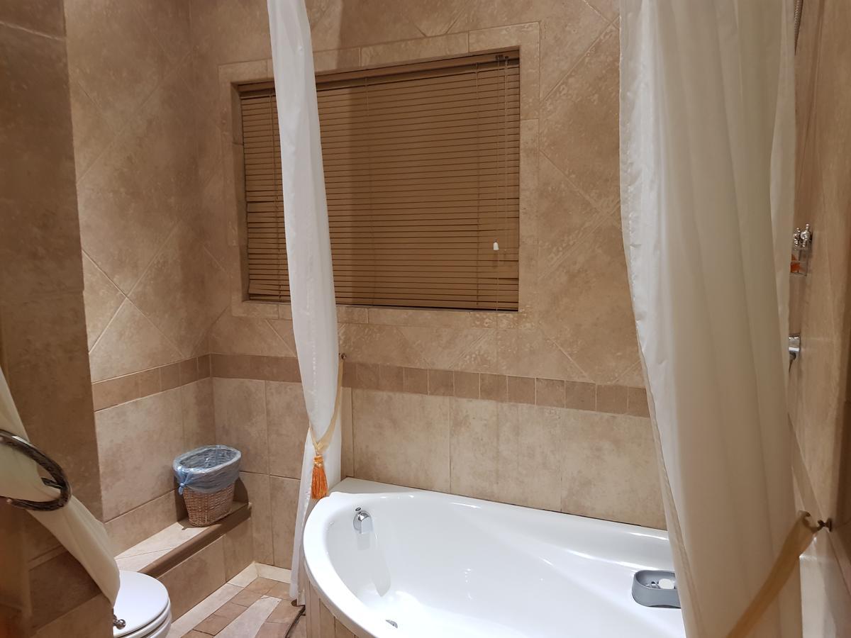 Bubez Guesthouse Барбертън Екстериор снимка