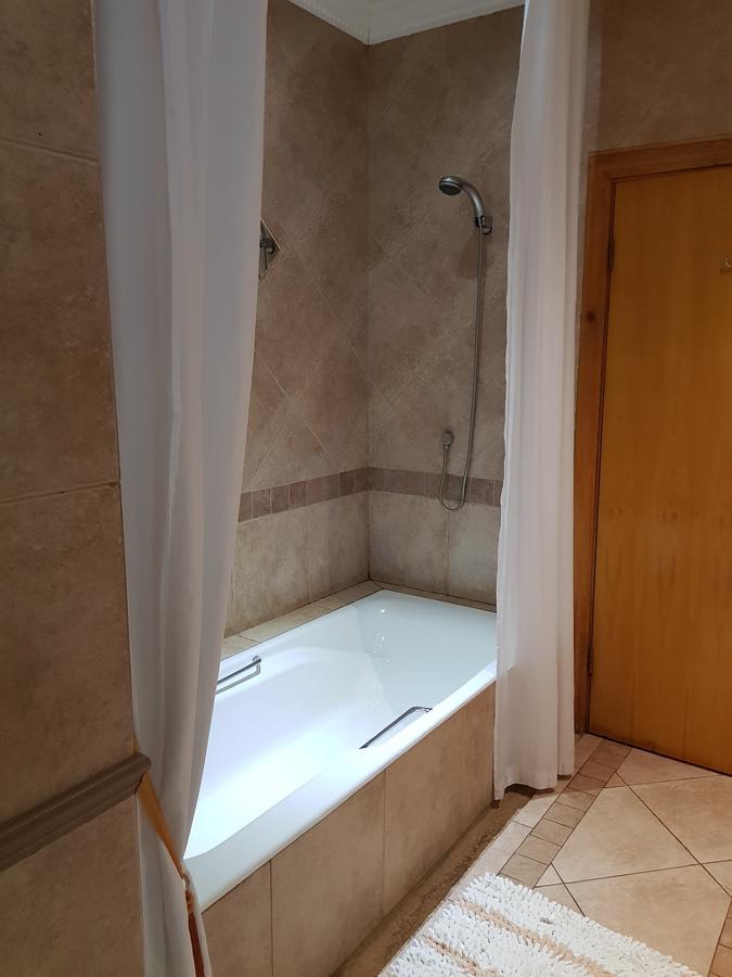 Bubez Guesthouse Барбертън Екстериор снимка