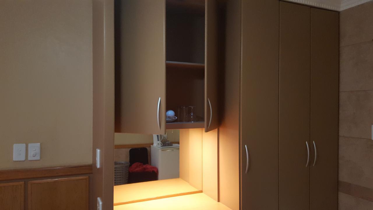 Bubez Guesthouse Барбертън Екстериор снимка