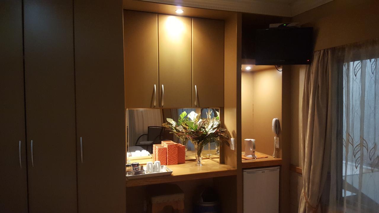 Bubez Guesthouse Барбертън Екстериор снимка