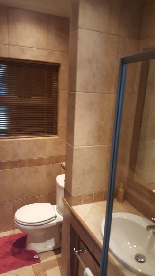 Bubez Guesthouse Барбертън Екстериор снимка